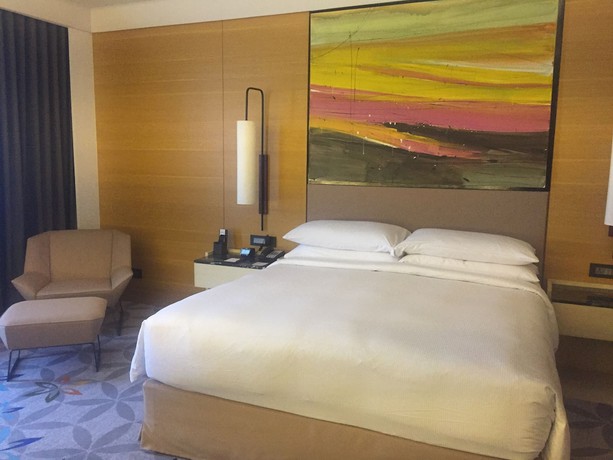 Imagen de la habitación del Hotel Doubletree By Hilton Ahmedabad. Foto 14