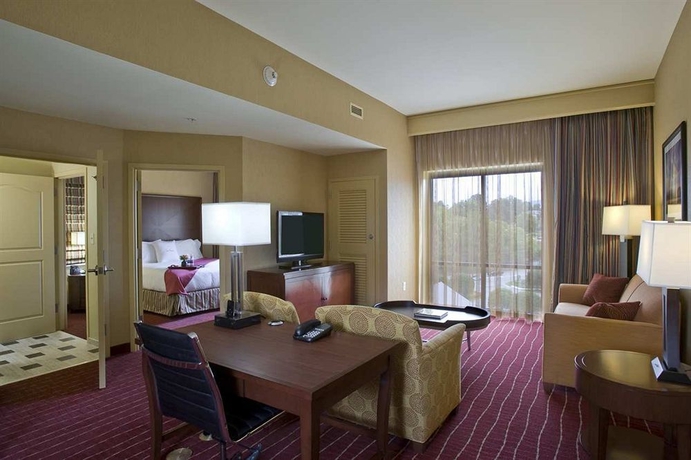 Imagen de los interiores del Hotel Doubletree By Hilton Asheville - Biltmore. Foto 8