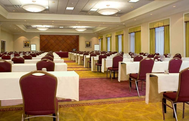 Imagen de los interiores del Hotel Doubletree By Hilton Atlanta Airport. Foto 9