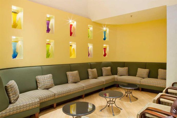 Imagen de los interiores del Hotel Doubletree By Hilton Atlanta - Alpharetta. Foto 9