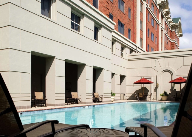 Imagen de la piscina del Hotel Doubletree By Hilton Atlanta - Roswell. Foto 19