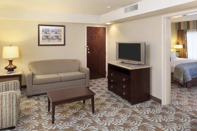 Imagen de los interiores del Hotel Doubletree By Hilton Augusta. Foto 7