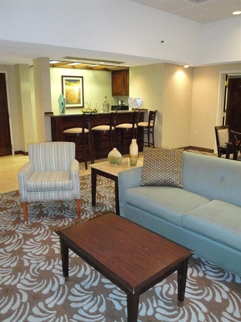 Imagen de los interiores del Hotel Doubletree By Hilton Augusta. Foto 11