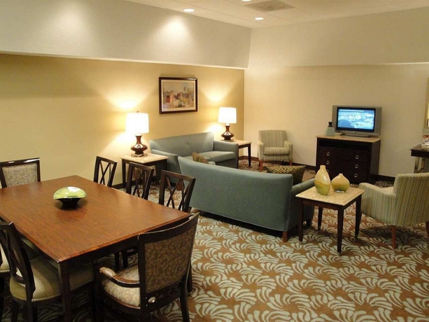 Imagen de los interiores del Hotel Doubletree By Hilton Augusta. Foto 12