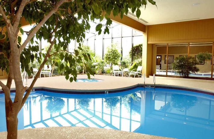 Imagen de la piscina del Hotel Doubletree By Hilton Augusta. Foto 16