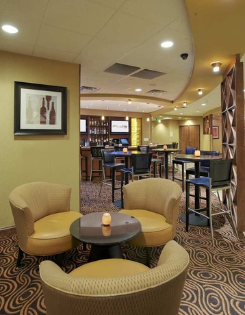 Imagen del bar/restaurante del Hotel Doubletree By Hilton Austin - University Area. Foto 2