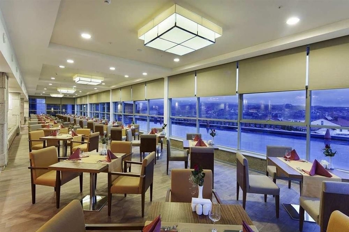 Imagen del bar/restaurante del Hotel Doubletree By Hilton Avanos - Cappadocia. Foto 7