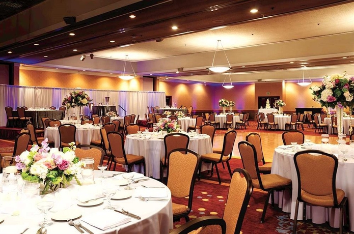Imagen de los interiores del Hotel Doubletree By Hilton Bakersfield. Foto 7