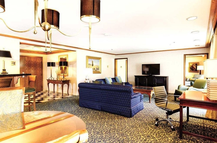 Imagen de los interiores del Hotel Doubletree By Hilton Bakersfield. Foto 8