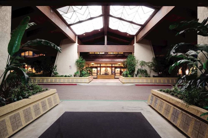 Imagen de los interiores del Hotel Doubletree By Hilton Bakersfield. Foto 10