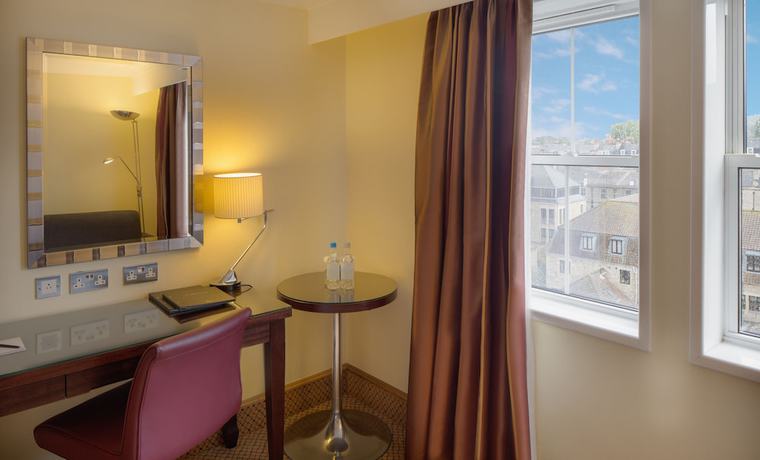 Imagen de la habitación del Hotel Doubletree By Hilton Bath. Foto 10