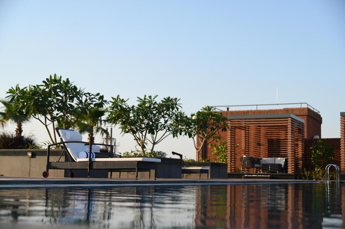 Imagen de la piscina del Hotel Doubletree By Hilton Bengaluru Whitefield. Foto 19