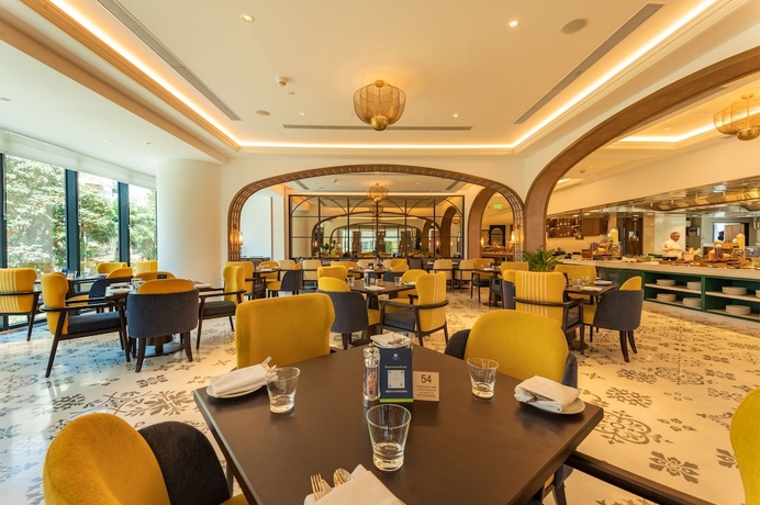 Imagen del bar/restaurante del Hotel Doubletree By Hilton Bengaluru Whitefield. Foto 2