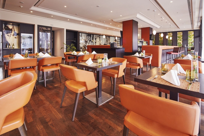 Imagen del bar/restaurante del Hotel Doubletree By Hilton Berlin Ku'damm. Foto 2