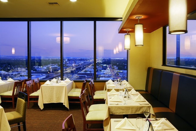 Imagen del bar/restaurante del Hotel Doubletree By Hilton Billings. Foto 4