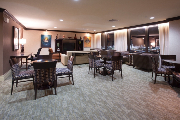 Imagen del bar/restaurante del Hotel Doubletree By Hilton Billings. Foto 5
