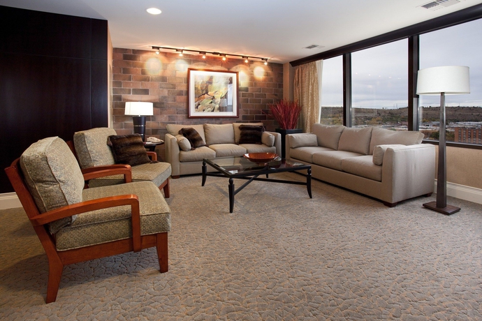 Imagen de los interiores del Hotel Doubletree By Hilton Billings. Foto 14