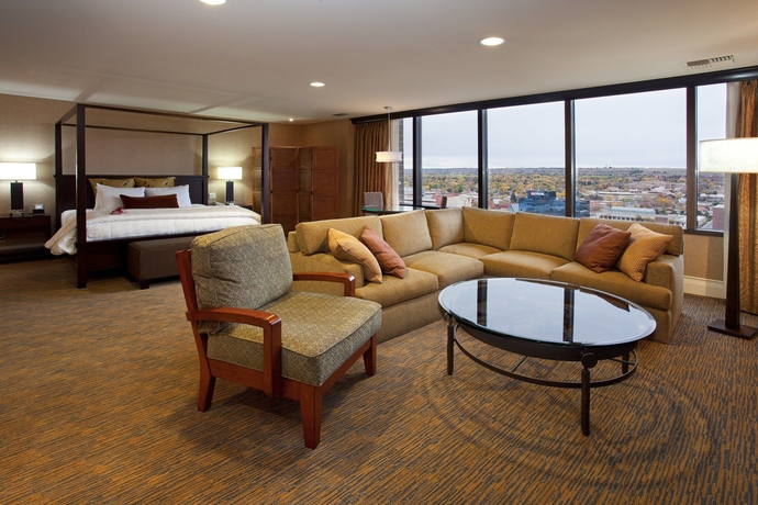 Imagen de los interiores del Hotel Doubletree By Hilton Billings. Foto 15