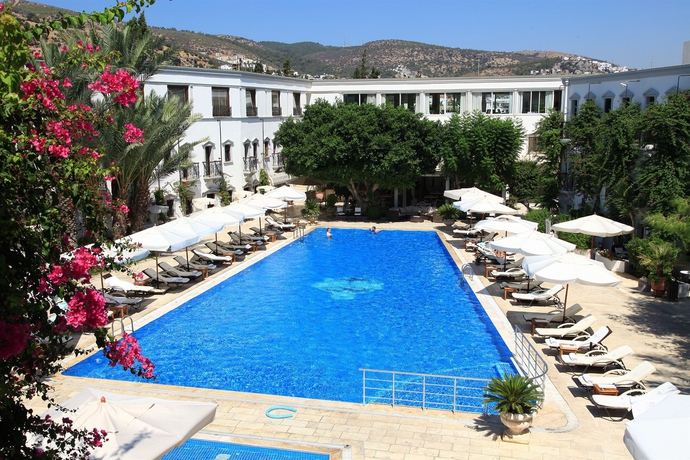 Imagen de la piscina del Hotel Doubletree By Hilton Bodrum Marina Vista. Foto 15