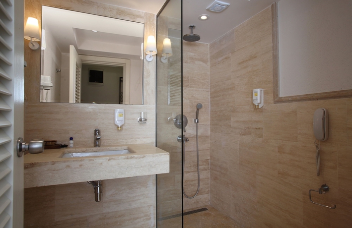 Imagen de la habitación del Hotel Doubletree By Hilton Bodrum Marina Vista. Foto 8