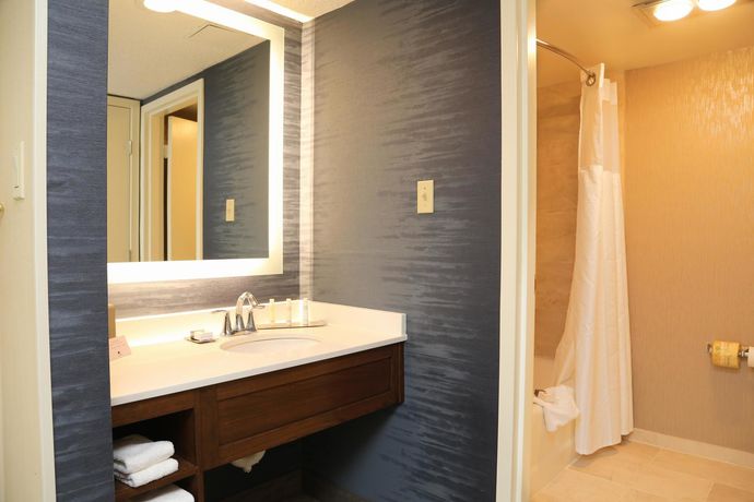 Imagen de los interiores del Hotel Doubletree By Hilton Boston - Andover. Foto 16
