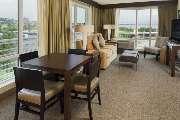 Imagen de los interiores del Hotel Doubletree By Hilton Boston Bayside. Foto 14