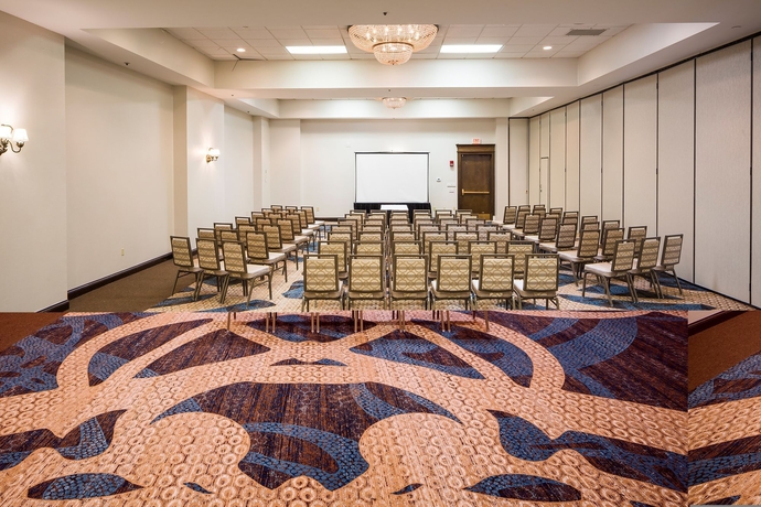 Imagen de los interiores del Hotel Doubletree By Hilton Boston - Milford. Foto 12