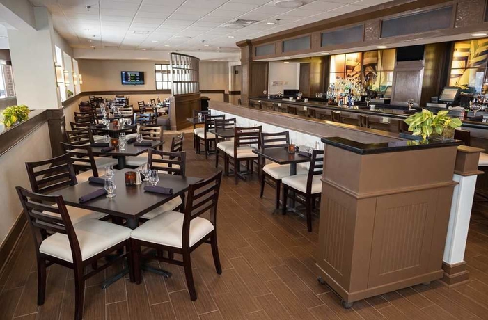 Imagen del bar/restaurante del Hotel Doubletree By Hilton Boston Westborough. Foto 2