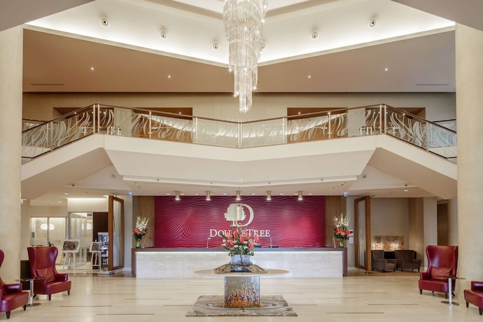 Imagen de los interiores del Hotel Doubletree By Hilton Bratislava. Foto 18