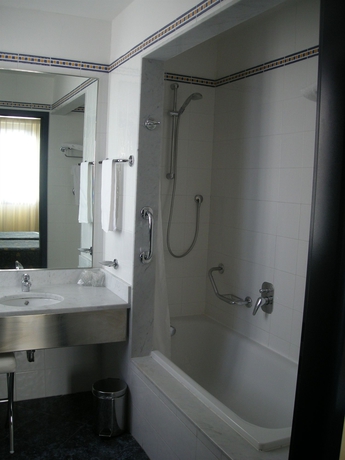 Imagen de la habitación del Hotel Doubletree By Hilton Brescia. Foto 8