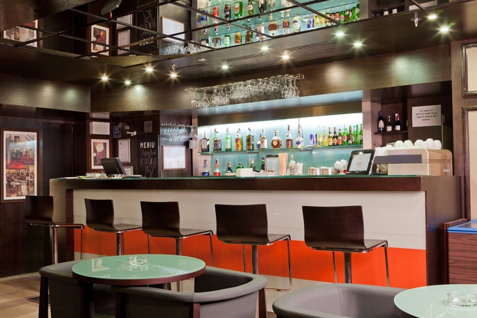 Imagen del bar/restaurante del Hotel Doubletree By Hilton Bucharest - Unirii Square. Foto 4