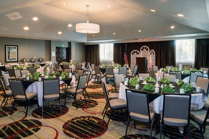 Imagen de los interiores del Hotel Doubletree By Hilton Buena Park. Foto 10