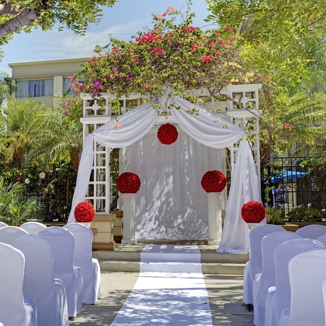 Imagen de los exteriores del Hotel Doubletree By Hilton Buena Park. Foto 3