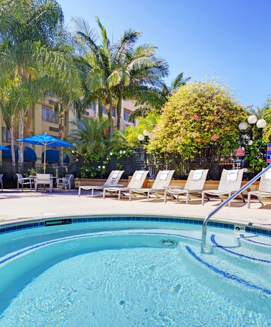 Imagen de la piscina del Hotel Doubletree By Hilton Buena Park. Foto 16