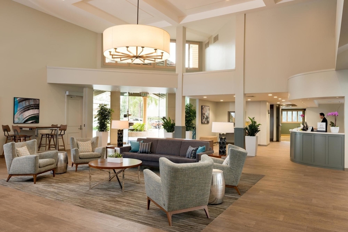 Imagen de los interiores del Hotel Doubletree By Hilton Campbell - Pruneyard Plaza. Foto 14