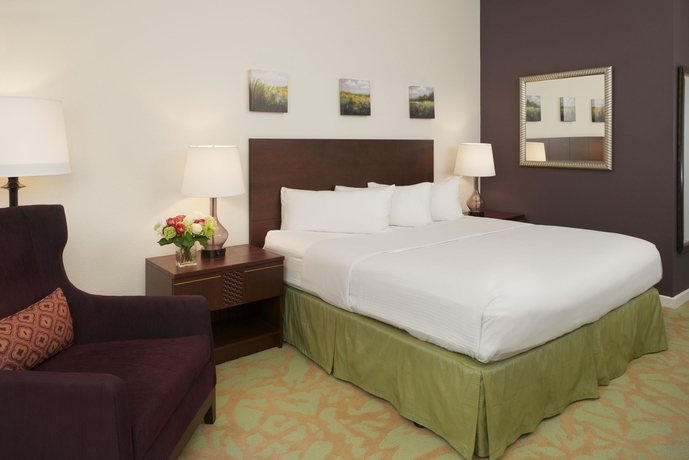 Imagen de la habitación del Hotel Doubletree By Hilton Campbell - Pruneyard Plaza. Foto 8