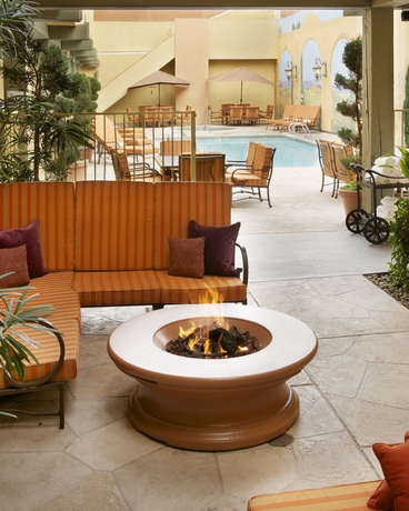 Imagen de los exteriores del Hotel Doubletree By Hilton Campbell - Pruneyard Plaza. Foto 11