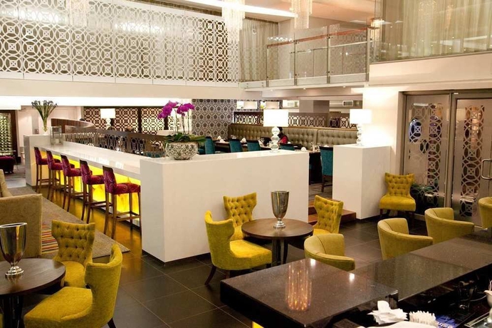 Imagen del bar/restaurante del Hotel Doubletree By Hilton Cape Town - Upper Eastside. Foto 2