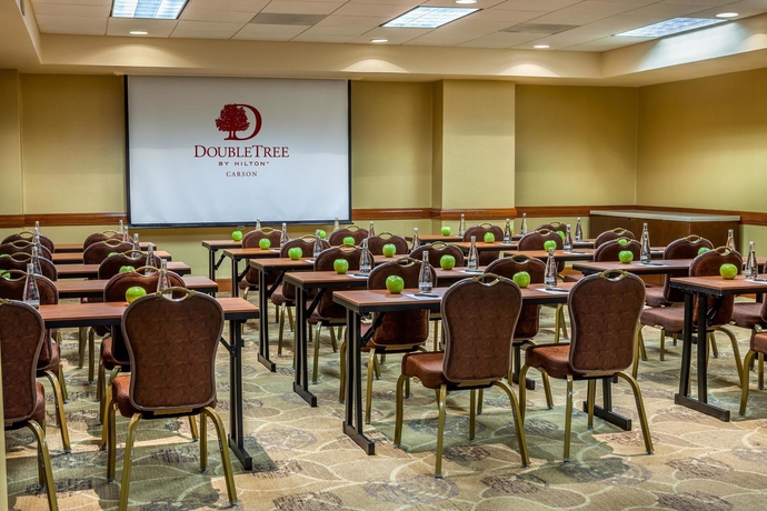 Imagen de los interiores del Hotel Doubletree By Hilton Carson. Foto 12