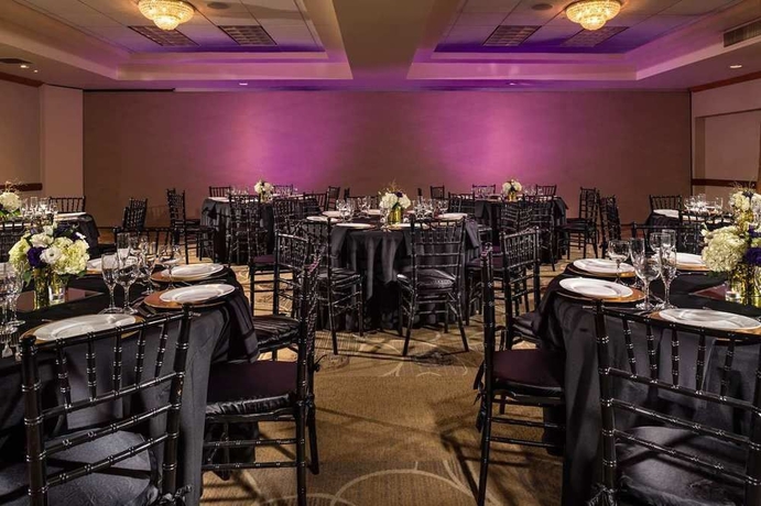 Imagen de los interiores del Hotel Doubletree By Hilton Carson. Foto 14