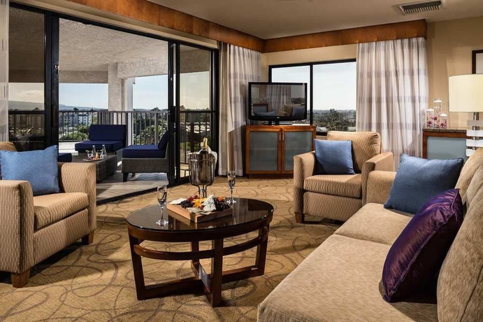 Imagen de los interiores del Hotel Doubletree By Hilton Carson. Foto 15