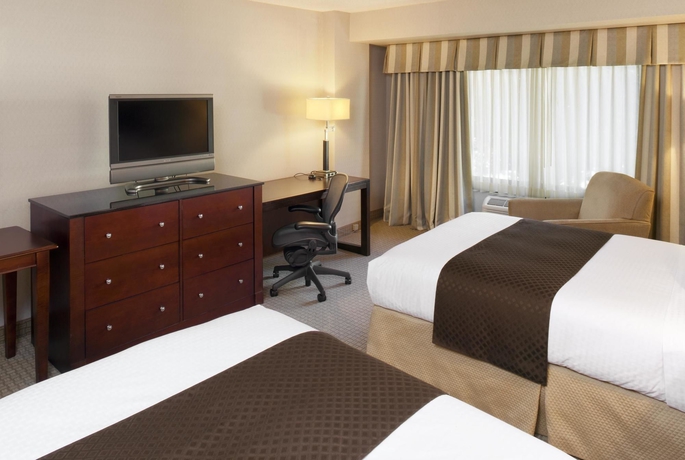 Imagen de los interiores del Hotel Doubletree By Hilton Charlotte Airport. Foto 8