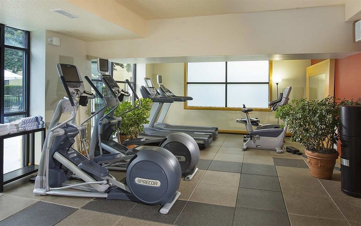 Imagen de los interiores del Hotel Doubletree By Hilton Charlotte Airport. Foto 11