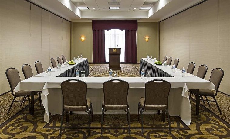 Imagen de los interiores del Hotel Doubletree By Hilton Charlotte Airport. Foto 12