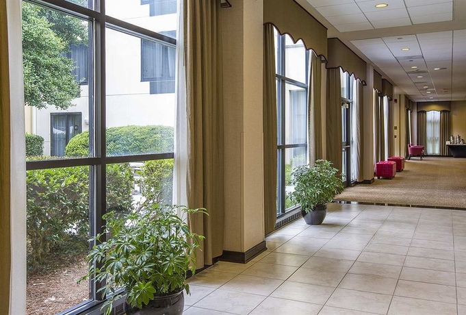 Imagen de los interiores del Hotel Doubletree By Hilton Charlotte Airport. Foto 15