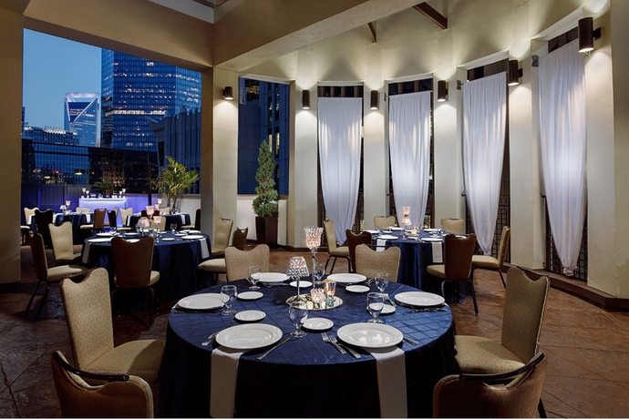 Imagen del bar/restaurante del Hotel Doubletree By Hilton Charlotte City Center. Foto 4