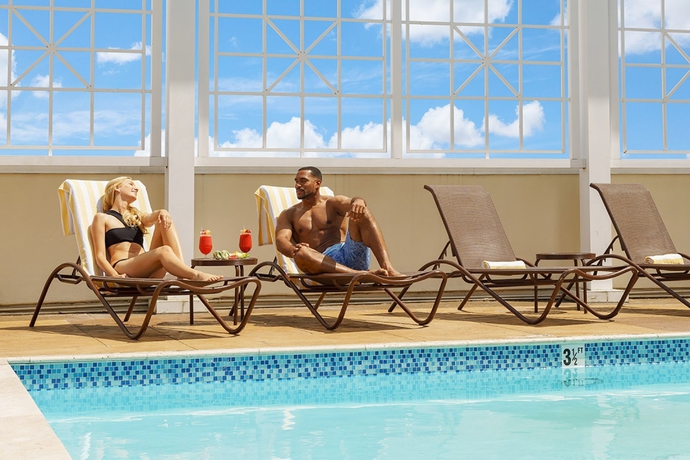 Imagen de la piscina del Hotel Doubletree By Hilton Charlotte City Center. Foto 14