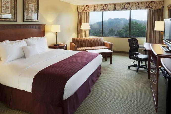 Imagen de la habitación del Hotel Doubletree By Hilton Charlottesville. Foto 4