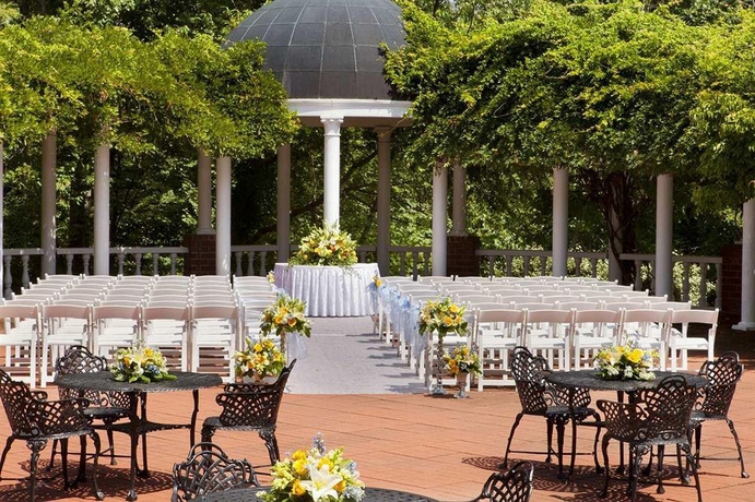 Imagen de los exteriores del Hotel Doubletree By Hilton Charlottesville. Foto 7