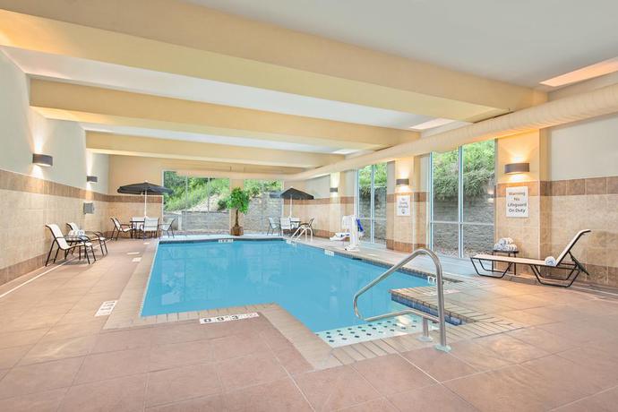 Imagen de la piscina del Hotel Doubletree By Hilton Chattanooga Hamilton Place. Foto 13